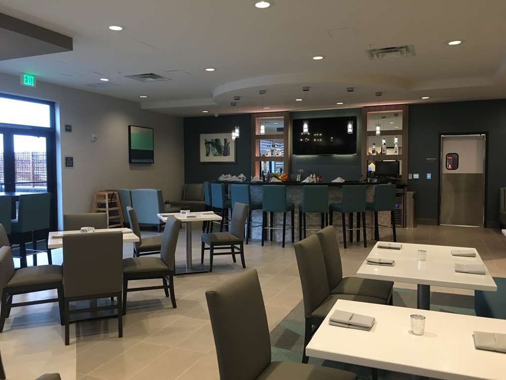 Best Western Premier Hotel At Fisher'S Landing Vancouver Restaurante foto